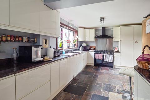 undefined, Orchard Close, Roos, Hull