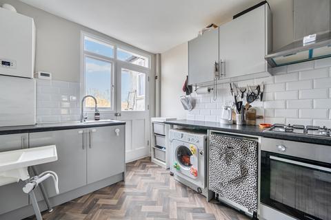 2 bedroom flat for sale, Chase Side, Enfield