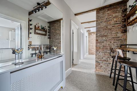 2 bedroom flat for sale, Chase Side, Enfield