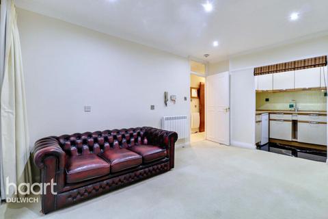 undefined, Cedar Close, LONDON