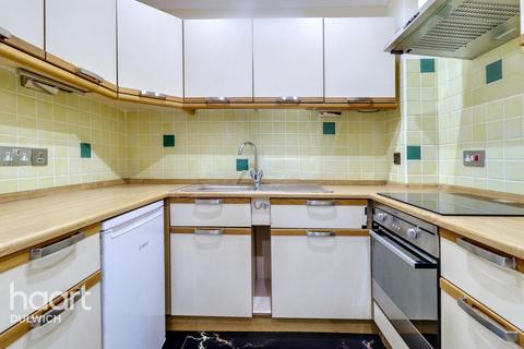 undefined, Cedar Close, LONDON