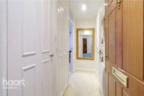 Studio to rent, Cedar Close, LONDON