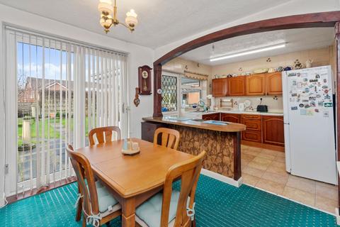 2 bedroom semi-detached bungalow for sale, Dounrey Close, Fearnhead, WA2