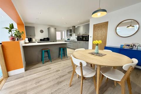 5 bedroom detached house for sale, Westfield Lane, Kippax, Leeds