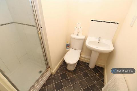 2 bedroom flat to rent, Leatham Avenue, Rotherham, S61