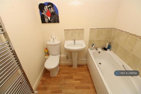 2 bedroom flat to rent, Leatham Avenue, Rotherham, S61