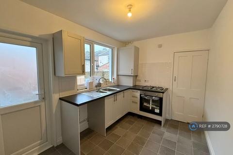 2 bedroom terraced house to rent, Owen St, Southsea, PO4