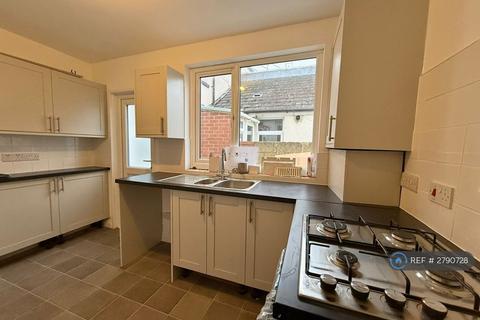 2 bedroom terraced house to rent, Owen St, Southsea, PO4
