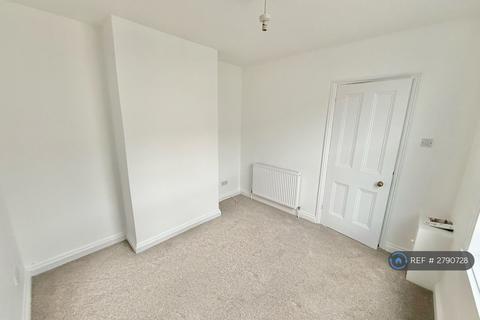 2 bedroom terraced house to rent, Owen St, Southsea, PO4