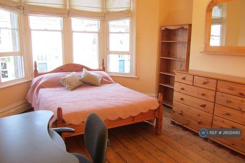 6 bedroom terraced house to rent, Brynland Avenue, Bristol, BS7