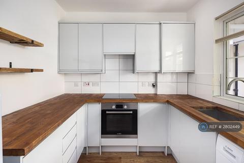 2 bedroom flat to rent, Mundania Court, London, SE22