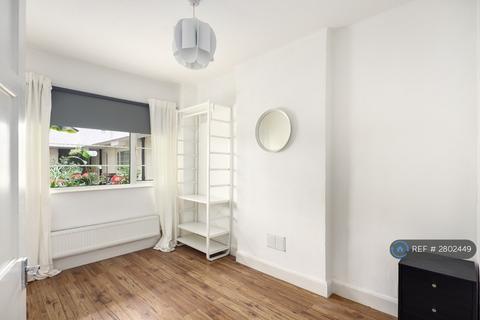 2 bedroom flat to rent, Mundania Court, London, SE22