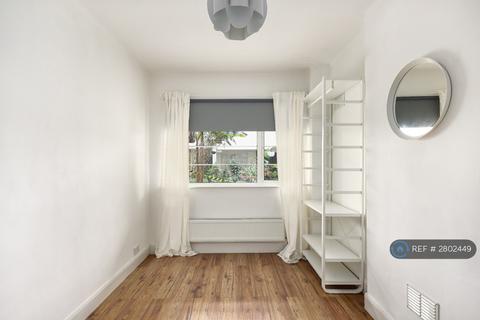 2 bedroom flat to rent, Mundania Court, London, SE22