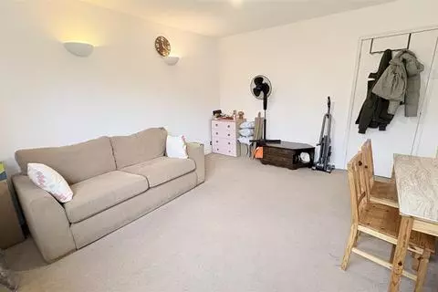 2 bedroom flat for sale - Photo 4