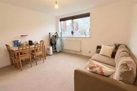 2 bedroom flat for sale - Photo 6
