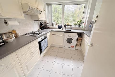 2 bedroom flat for sale, Mayfield Road, Birmingham B13