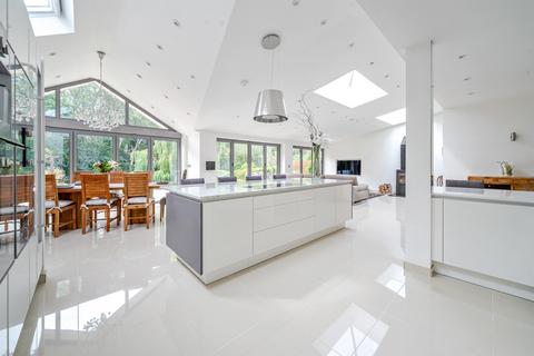 4 bedroom detached house for sale, Mayflower Road, Park Street, St. Albans