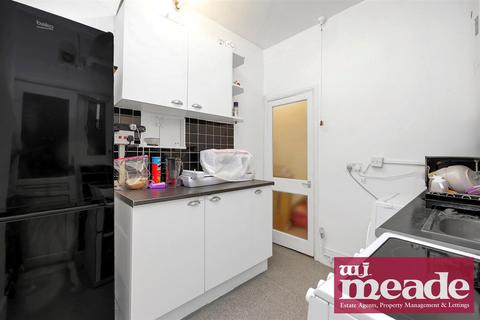 1 bedroom flat to rent, Mathews Park Avenue, Stratford, E15
