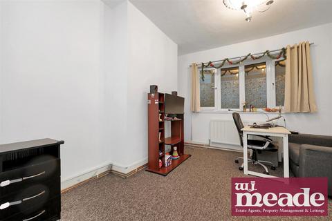 1 bedroom flat to rent, Mathews Park Avenue, Stratford, E15