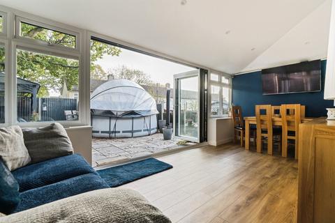 3 bedroom end of terrace house for sale, Hinkler Road, Southampton