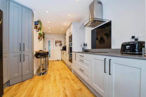 3 bedroom end of terrace house for sale, Hinkler Road, Southampton