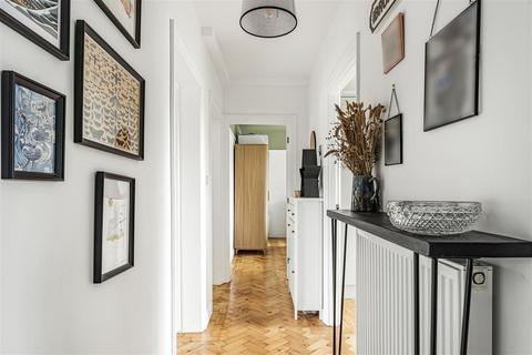 2 bedroom apartment for sale, Palmsterston Road, Buckhurst Hill, IG9