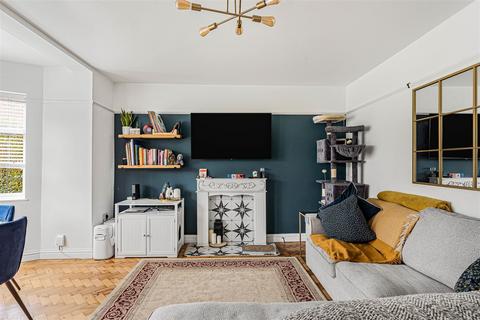 2 bedroom apartment for sale, Palmsterston Road, Buckhurst Hill, IG9