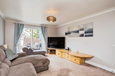 undefined, Treadcroft Drive, HORSHAM