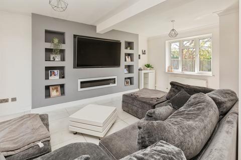 3 bedroom semi-detached house for sale, Churchill Avenue, Aylesbury