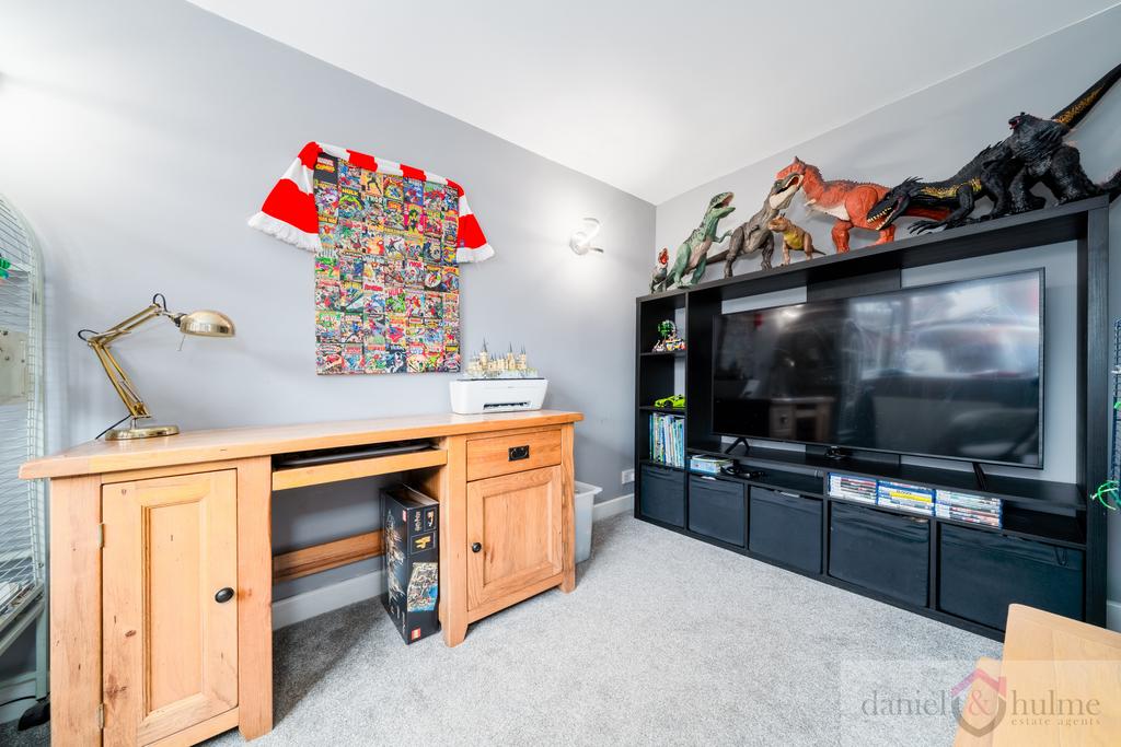 35 Coopers Close-37