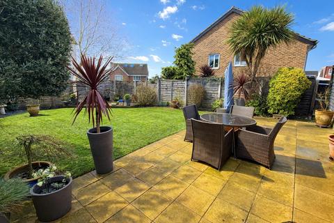 undefined, Macintosh Close, West Cheshunt
