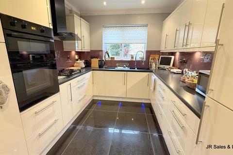 undefined, Macintosh Close, West Cheshunt
