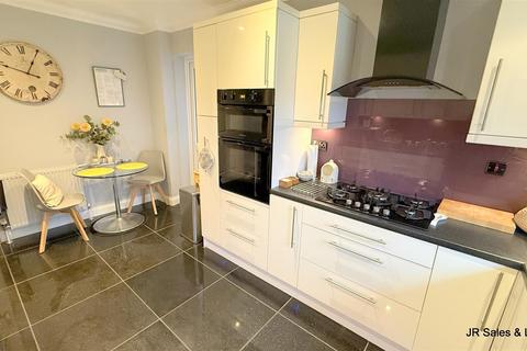 undefined, Macintosh Close, West Cheshunt