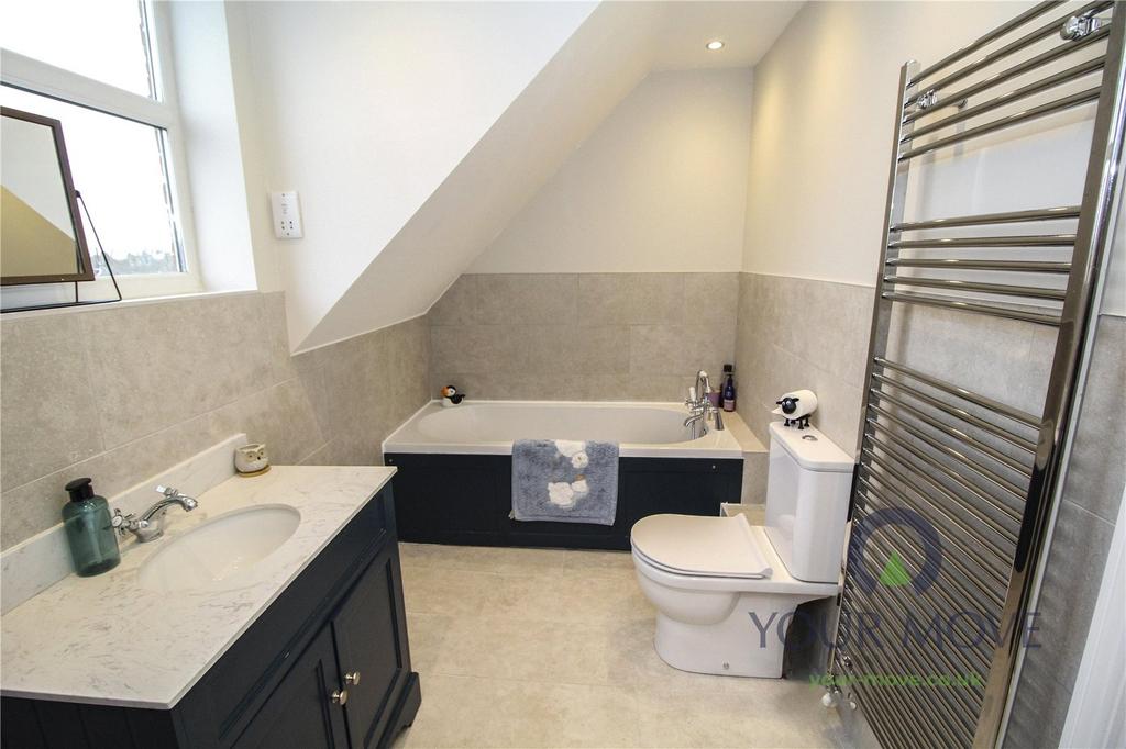 Ensuite Bath/Shower