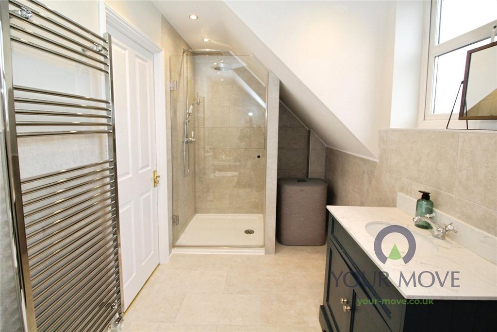 Ensuite Bath/Shower