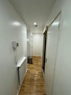 1 bedroom in a house share to rent, Devons Road, London E3