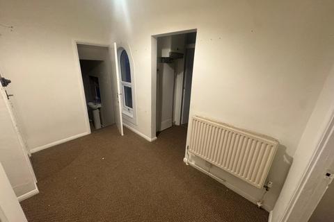 2 bedroom flat to rent, South Road, SMETHWICK
