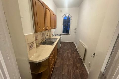 2 bedroom flat to rent, South Road, SMETHWICK