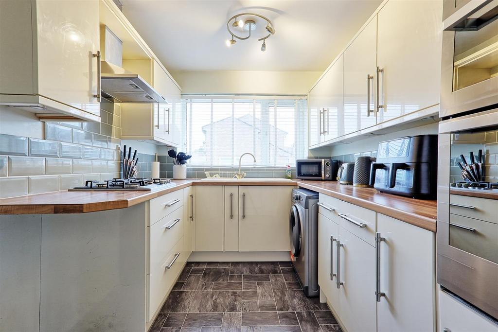 IMG 7012 3 4 easy HDR-interior3.jpg