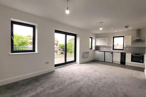 3 bedroom apartment to rent, Baker Street, ENFIELD