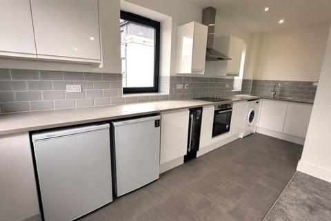 3 bedroom apartment to rent, Baker Street, ENFIELD