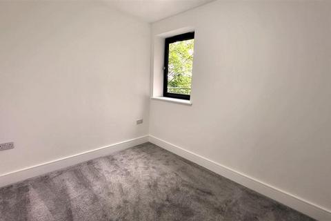 3 bedroom apartment to rent, Baker Street, ENFIELD