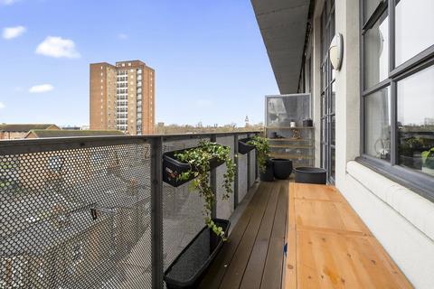2 bedroom apartment to rent, Chatham Place, London, E9