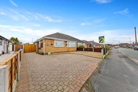 2 bedroom semi-detached bungalow for sale, Thorn Road, Paddington, WA1