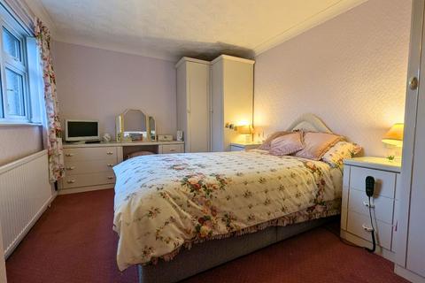 2 bedroom terraced house for sale, Moor Crescent Chase, Leeds