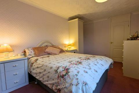 2 bedroom terraced house for sale, Moor Crescent Chase, Leeds