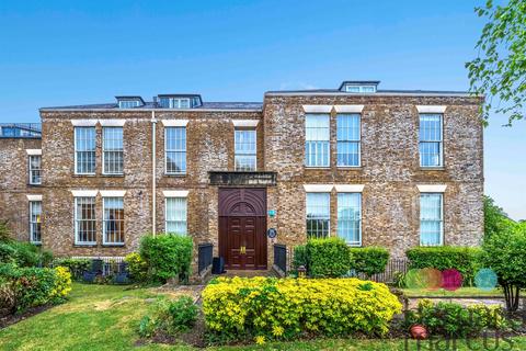 2 bedroom flat for sale, Royal Drive, London