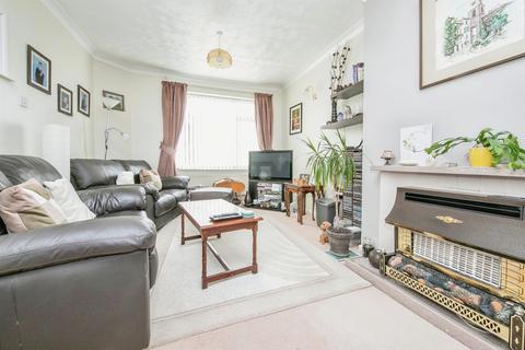 2 bedroom semi-detached bungalow for sale, Oakley Road, Harwich