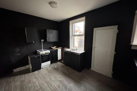 3 bedroom end of terrace house to rent, Enfield Road, Blackpool