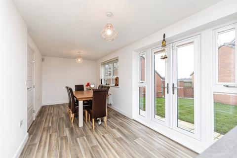 4 bedroom detached house for sale, Perry Way, Morley, Leeds